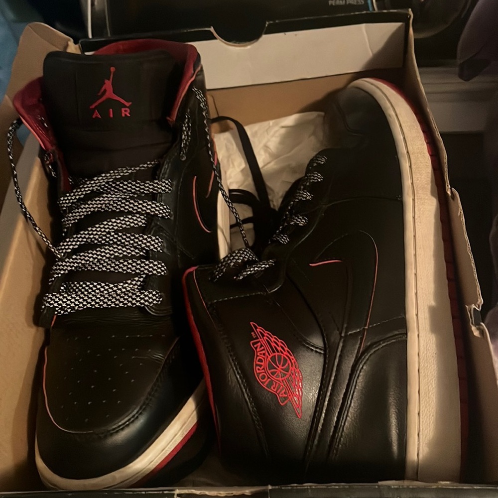 Jordan 1 Mid Gym Red(Firm Price)